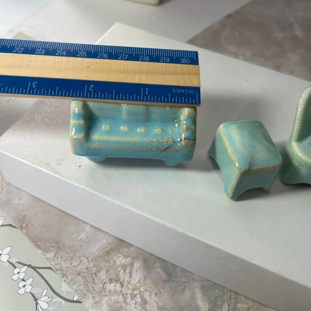3 piece VTG Ceramic doll hose furniture..issues